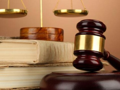 女子称开50辆宾利堵截被占车位 街道：开发商赠车位引纠纷