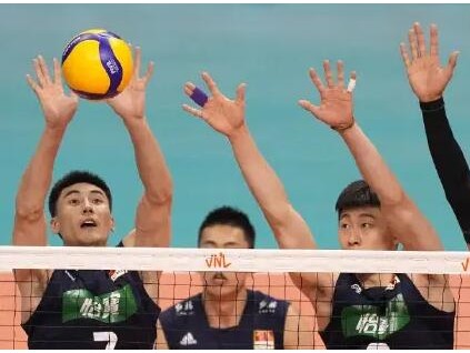 中国男排太牛了！中国男排扬眉吐气战胜巴西男排