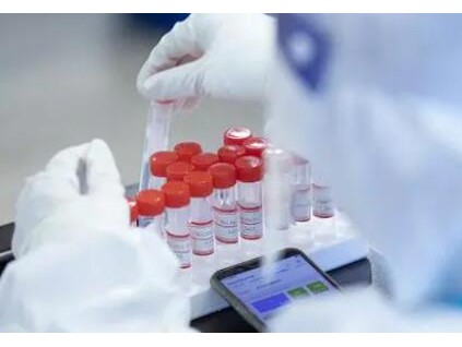 男子发烧近40度床上印出人形汗印  儿童发烧千万不能捂汗
