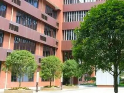 高中生从宿舍六楼坠楼身亡 学校回应警方已介入调查