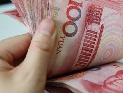 北大毕业女生摆摊卖手串月入5万 人的可能性有很多